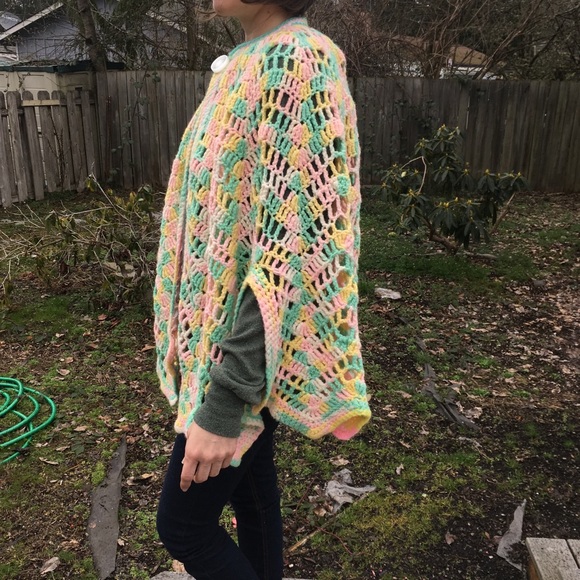 Handmade cape or shawl knitted pastel - Picture 5 of 8